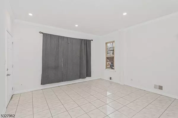 37 Atlantic St, Elizabeth City, NJ 07206