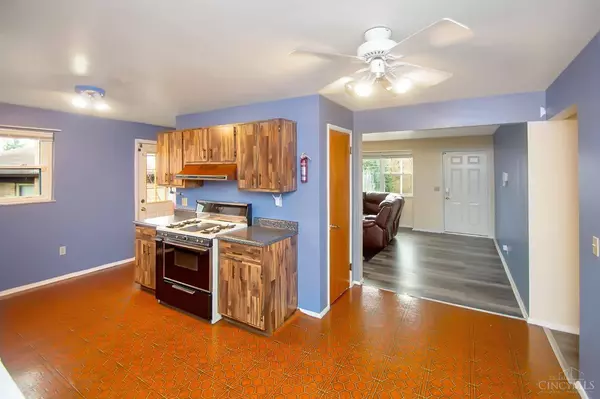 521 Angel Nook St, Delhi Twp, OH 45238