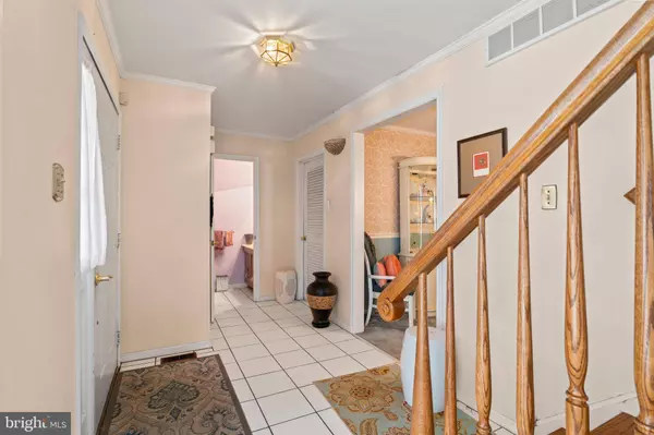 42 DUNHILL DR, Voorhees, NJ 08043