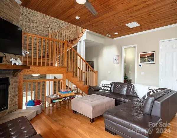 95 Breakaway TRL, Mars Hill, NC 28754