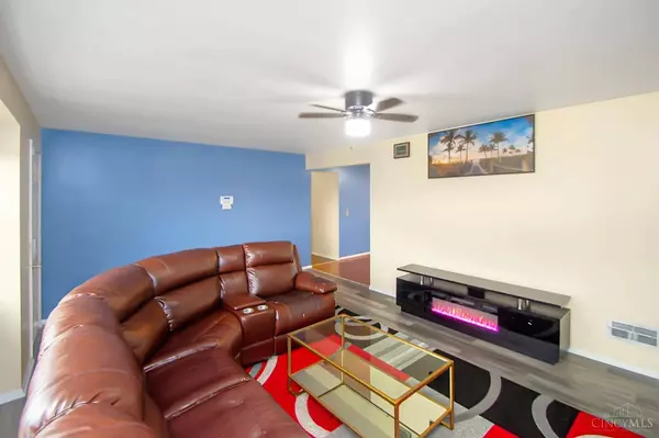 521 Angel Nook St, Delhi Twp, OH 45238