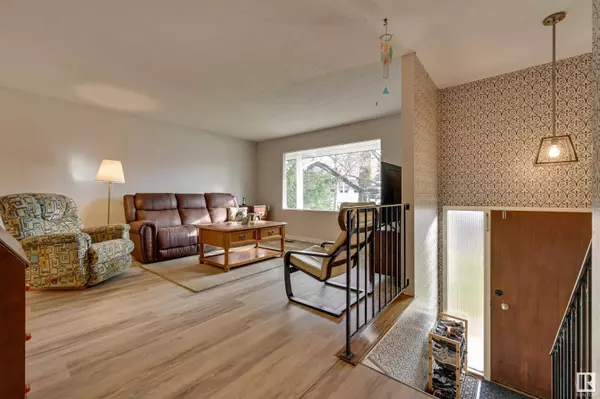 16 BEACON CR, St. Albert, AB T8N 0A3