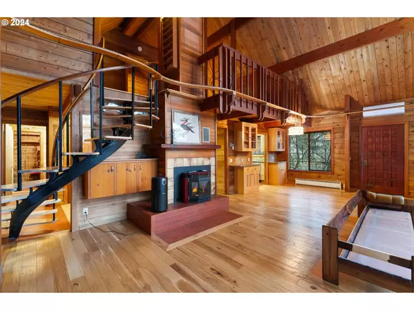 90986 LEASHORE DR, Vida, OR 97488