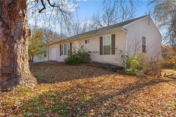 6327 Rowland AVE, Kansas City, KS 66104