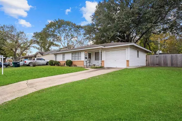 206 Cornish DR, Brenham, TX 77833