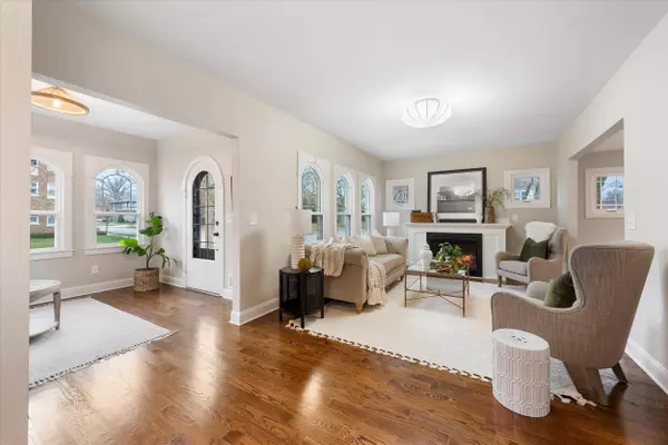 4905 N Bartlett, Whitefish Bay, WI 53217