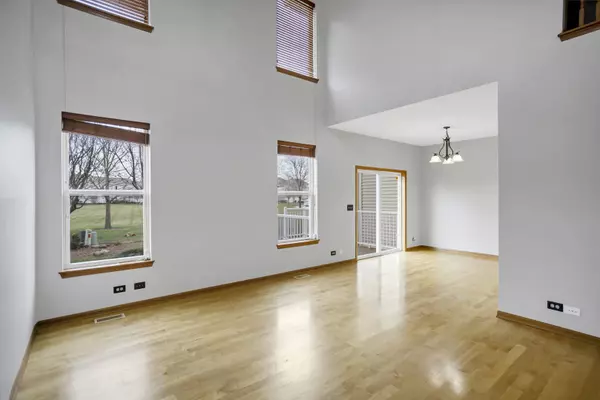 902 Oak Ridge BLVD, Elgin, IL 60120