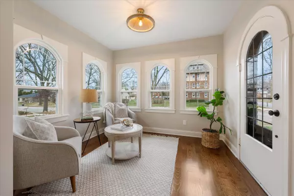 4905 N Bartlett, Whitefish Bay, WI 53217