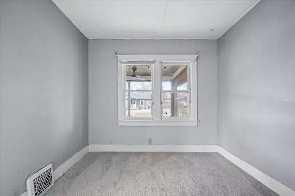 1013 S Fourth ST, Aurora, IL 60505