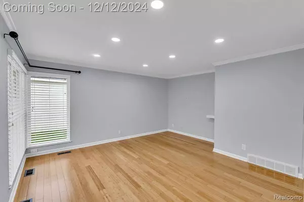 850 N WEBIK Avenue, Clawson, MI 48017