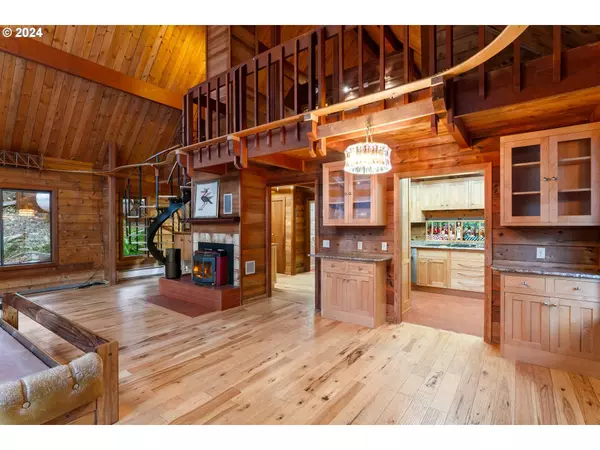 90986 LEASHORE DR, Vida, OR 97488