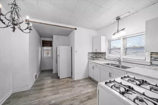 1013 S Fourth ST, Aurora, IL 60505