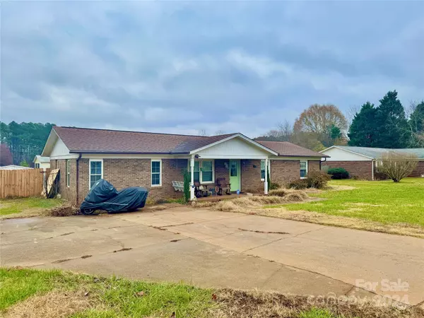 2034 Whitegate LN, Newton, NC 28658