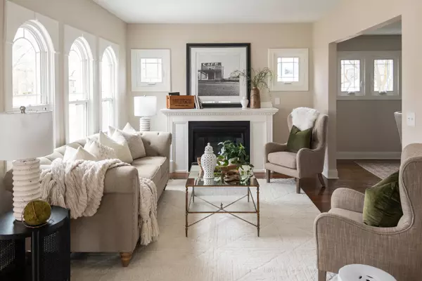 4905 N Bartlett, Whitefish Bay, WI 53217