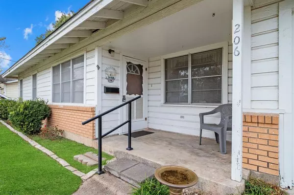 206 Cornish DR, Brenham, TX 77833