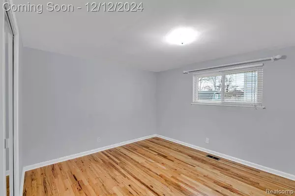 850 N WEBIK Avenue, Clawson, MI 48017