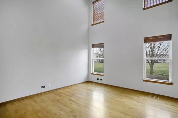 902 Oak Ridge BLVD, Elgin, IL 60120