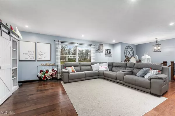 2716 Oakside ST NE, Canton, OH 44721