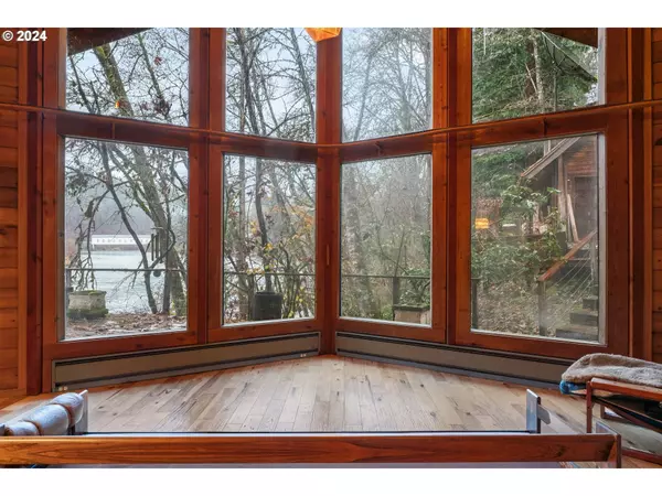 90986 LEASHORE DR, Vida, OR 97488