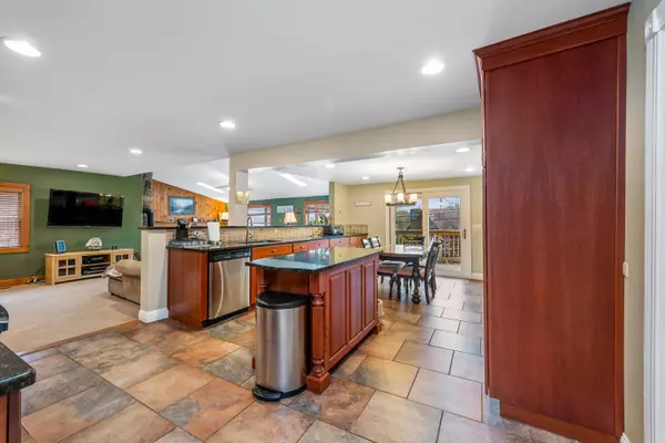 303 Kingsland Rd, Landing, NJ 07850-1105