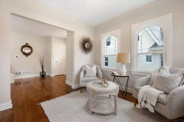 4905 N Bartlett, Whitefish Bay, WI 53217