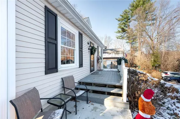 66 Beach RD, Cumberland, RI 02864