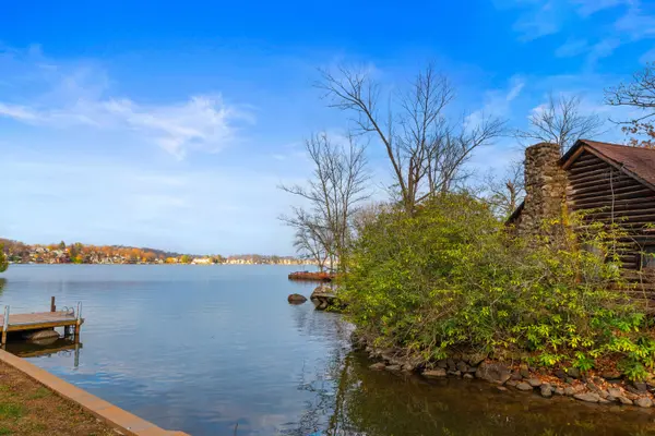 303 Kingsland Rd, Landing, NJ 07850-1105