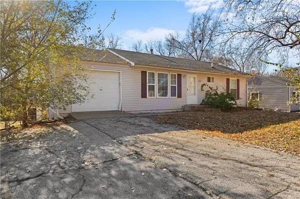 6327 Rowland AVE, Kansas City, KS 66104