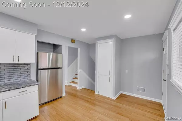 850 N WEBIK Avenue, Clawson, MI 48017