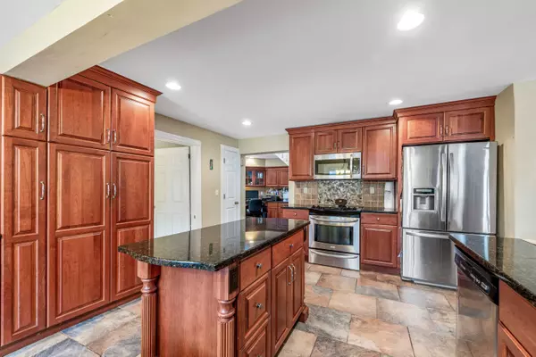 303 Kingsland Rd, Landing, NJ 07850-1105