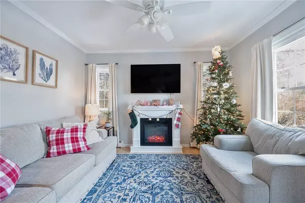 66 Beach RD, Cumberland, RI 02864