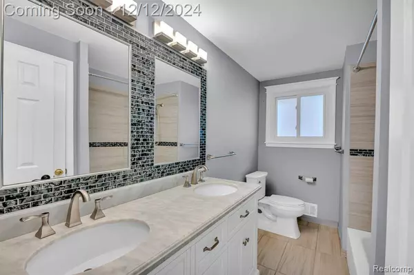 850 N WEBIK Avenue, Clawson, MI 48017