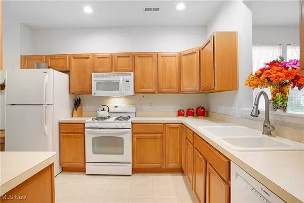 9363 Saw Mill DR, North Ridgeville, OH 44039