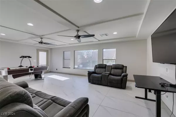 9887 Parador Cellars Court, Las Vegas, NV 89141