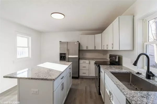 6519 School Street, Windsor Heights, IA 50324