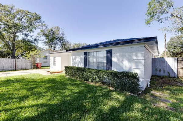 814 Fitzgerald ST, East Bernard, TX 77435