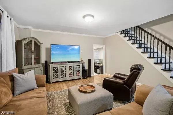 92 W Cherry St, Rahway City, NJ 07065