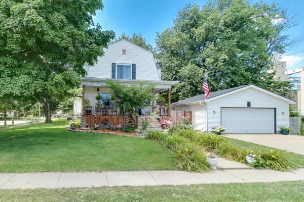 106 S Division ST, Stanford, IL 61774