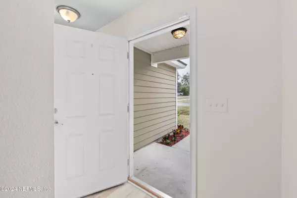 8207 ARNOT ST, Jacksonville, FL 32220