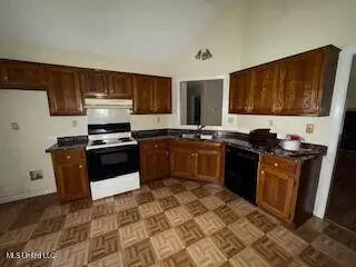 226 Forest Road, Byhalia, MS 38611