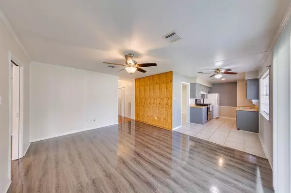 814 Fitzgerald ST, East Bernard, TX 77435