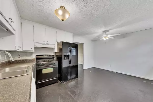 125 W South ST, Canton, GA 30114