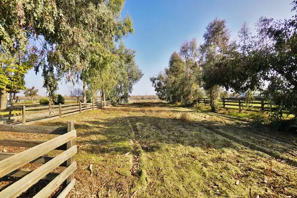 10806 6th AVE, Hanford, CA 93230