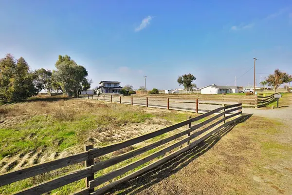 10806 6th AVE, Hanford, CA 93230