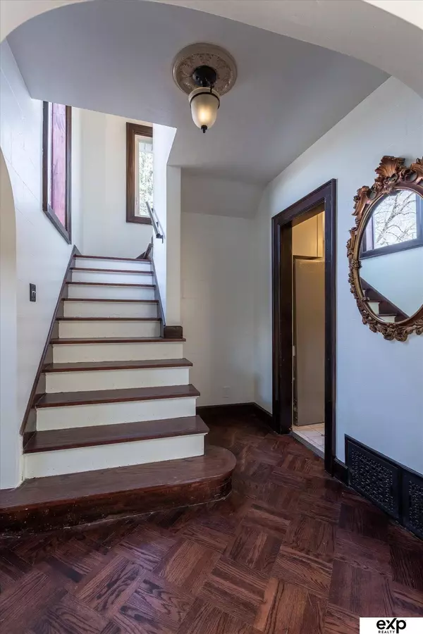 7826 Military Avenue, Omaha, NE 68134