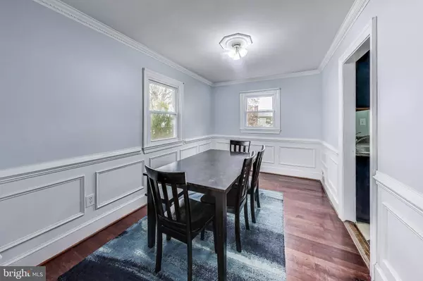 6933 WESTHAMPTON DR, Alexandria, VA 22307