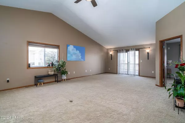 3715 19TH ST S, Grand Forks, ND 58201