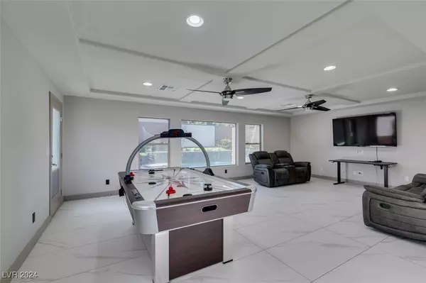 9887 Parador Cellars Court, Las Vegas, NV 89141