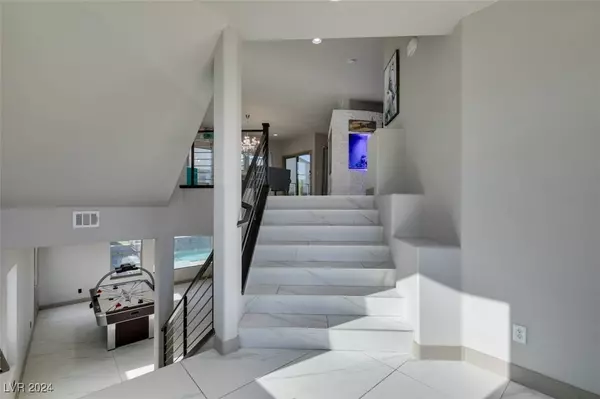 9887 Parador Cellars Court, Las Vegas, NV 89141