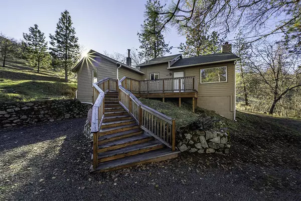 551 Grandview DR, Ashland, OR 97520